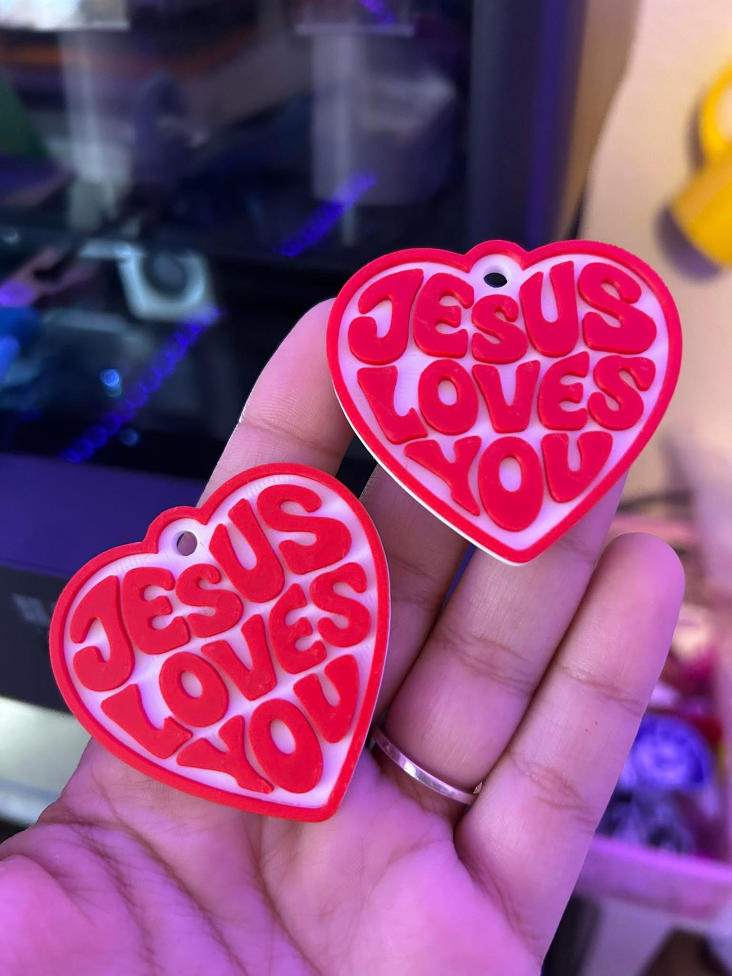 Jesus loves you keychain